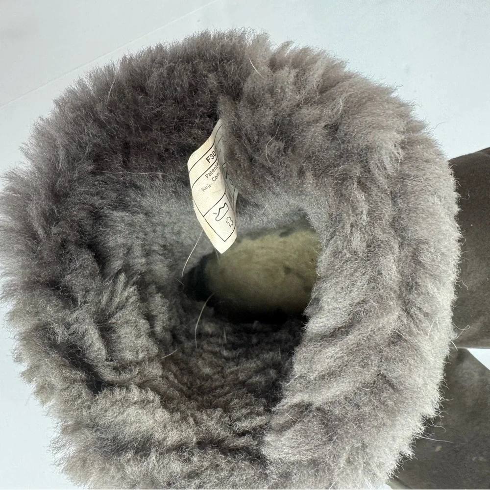 UGG Classic Short ll boots in gray size 8